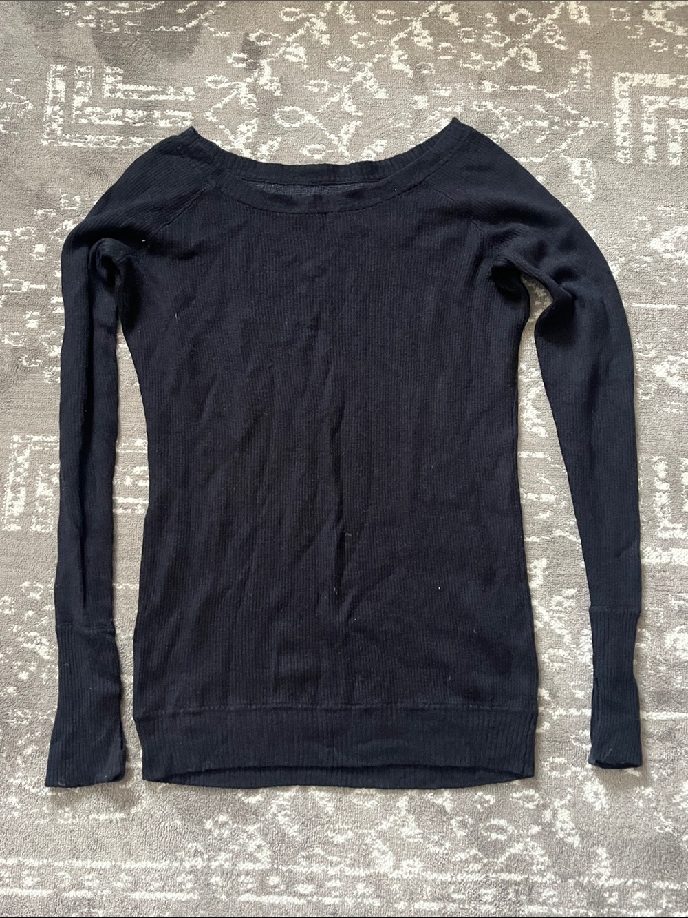 Woman’s lululemon Sweater long sleeve with thumb holes